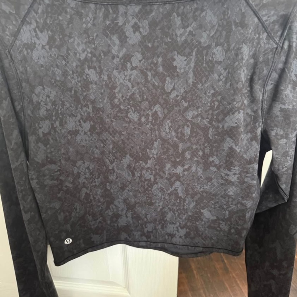Lululemon top - Picture 2 of 3